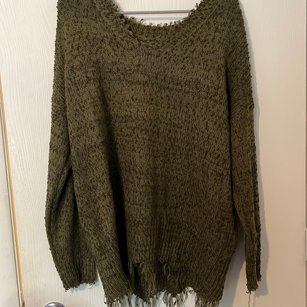 Knitted olive green UMGEE USA sweater, size M. Never worn